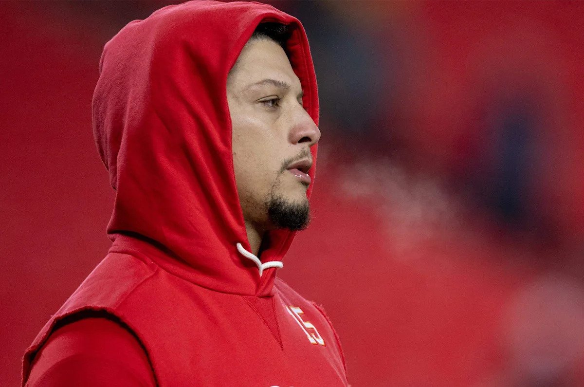 Andy Reid dice que Patrick Mahomes está en una “buena posición” para reparar su ligamento cruzado anterior antes de las OTA de los Chiefs.