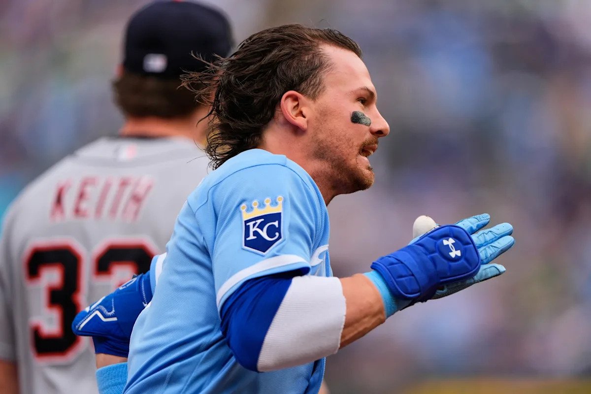 Lesión para colmo de males: Kerry Carpenter de los Tigres se lesionó en una mala jugada que provocó la derrota de Bobby Witt Jr.