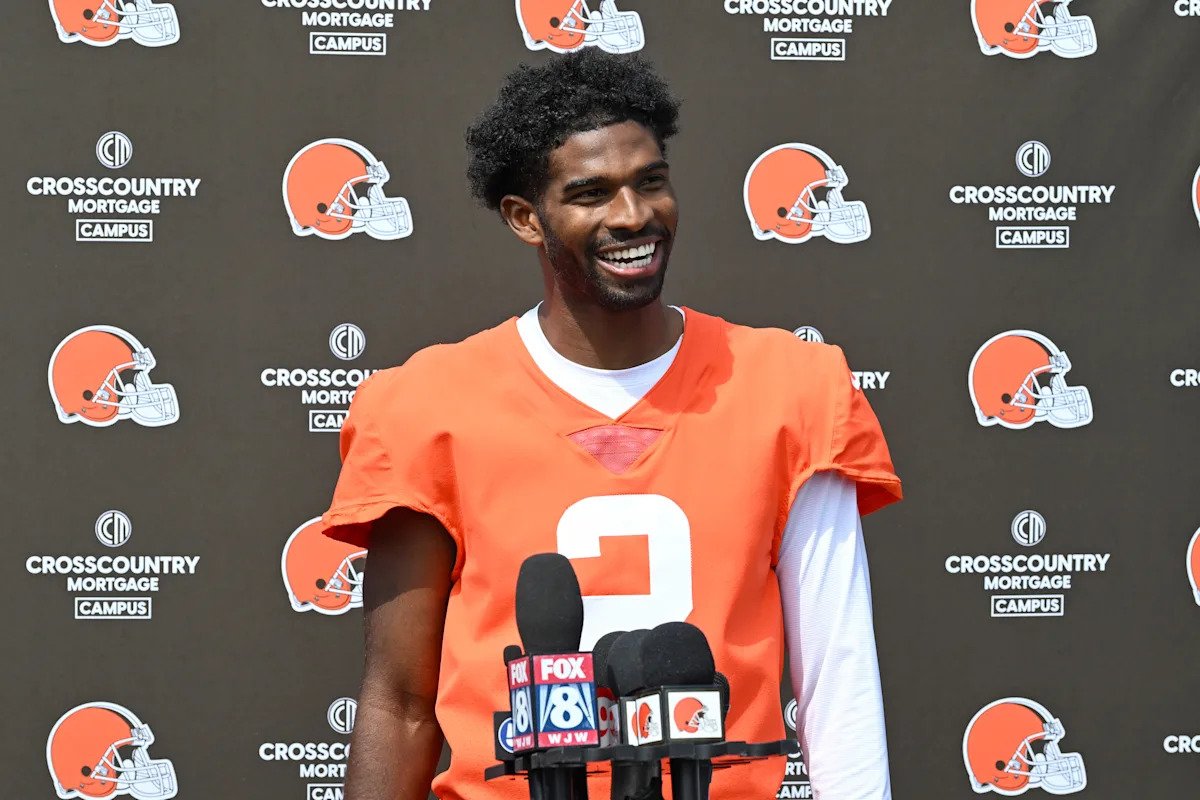 El mariscal de campo de los Browns, Shedeur Sanders, deja Colorado antes de la segunda temporada de la NFL