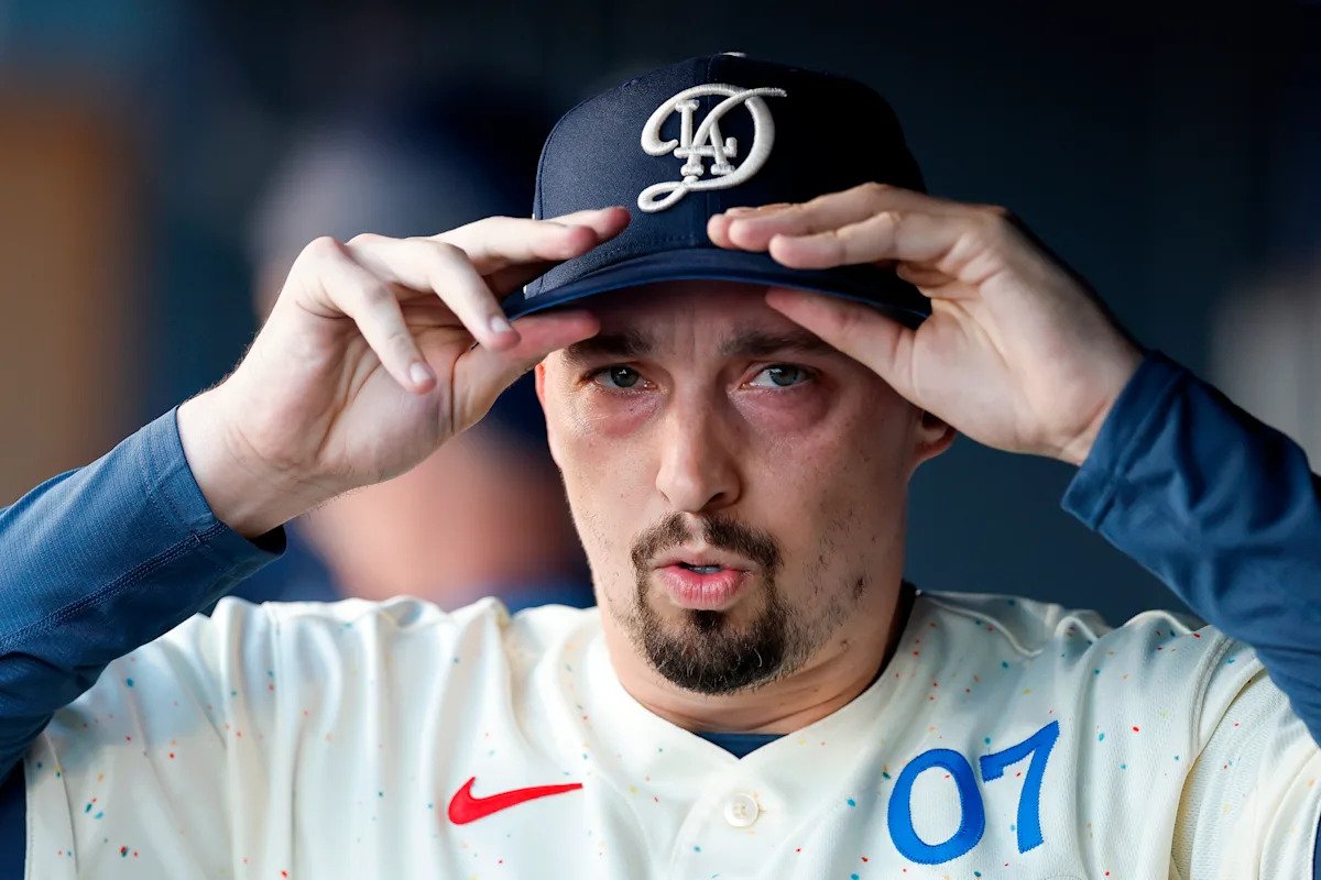 Blake Snell tuvo un momento difícil en el debut de la temporada de los Dodgers, siendo superado en puntos por Spencer Strider de los Bravos en una derrota por 7-2.