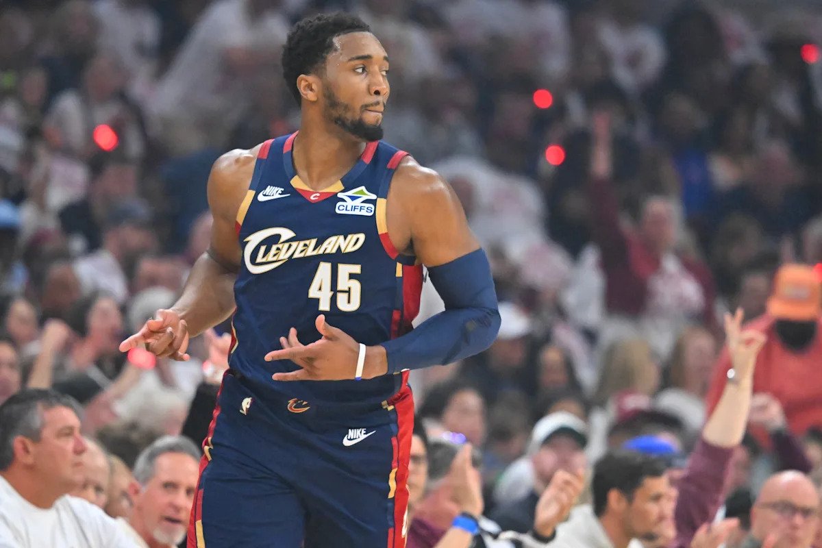 Los Cavaliers deben ganar el Juego 3 en casa derrotando a los Pistons 116-109 con Donovan Mitchell anotando 35 puntos.