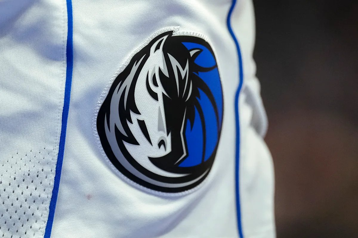 Los Mavericks firman a Mike Schmitz como gerente general, reemplazando oficialmente a Nico Harrison en el equipo