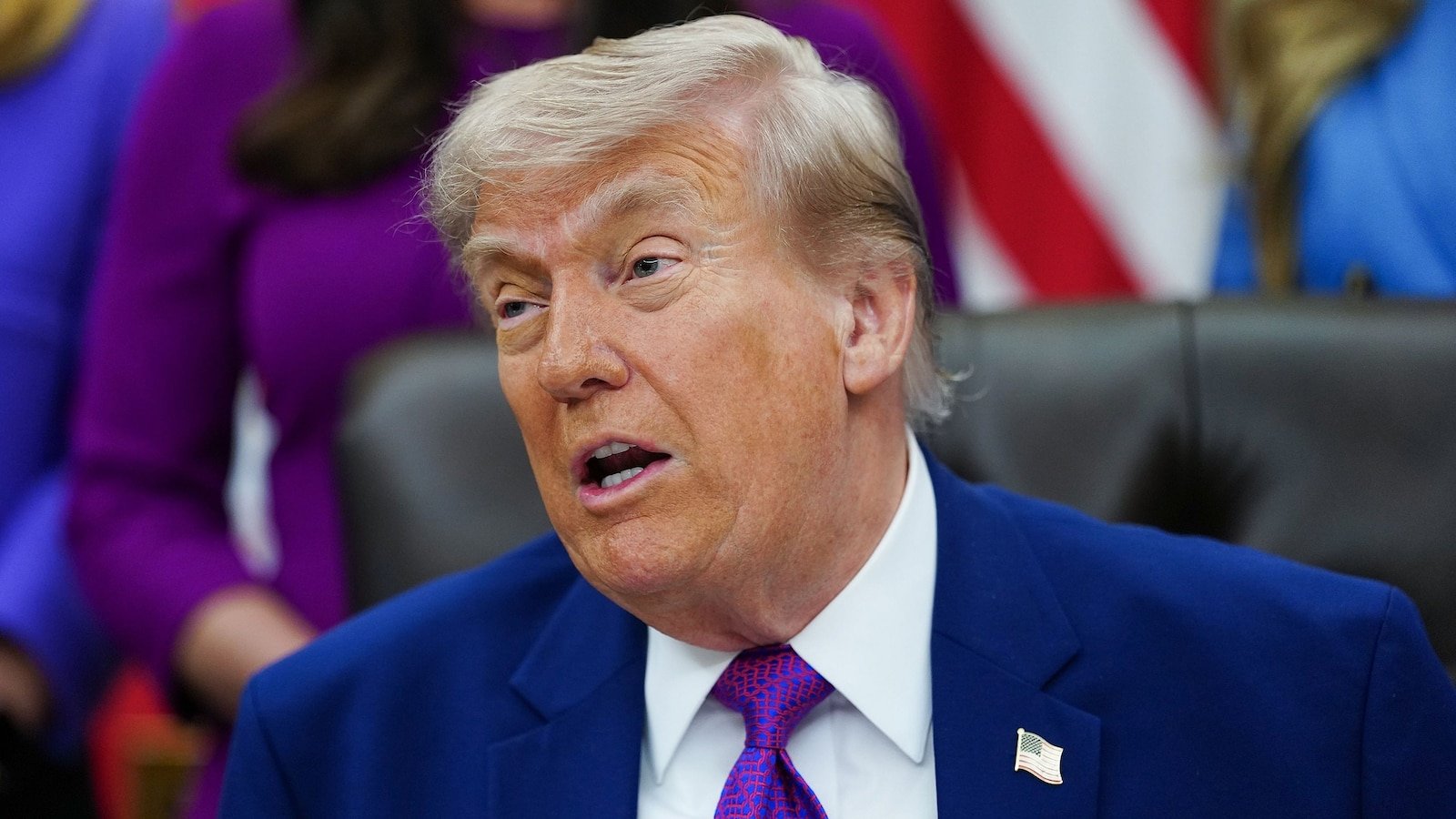 A medida que suben los precios, Trump considera suspender el impuesto federal a la gasolina