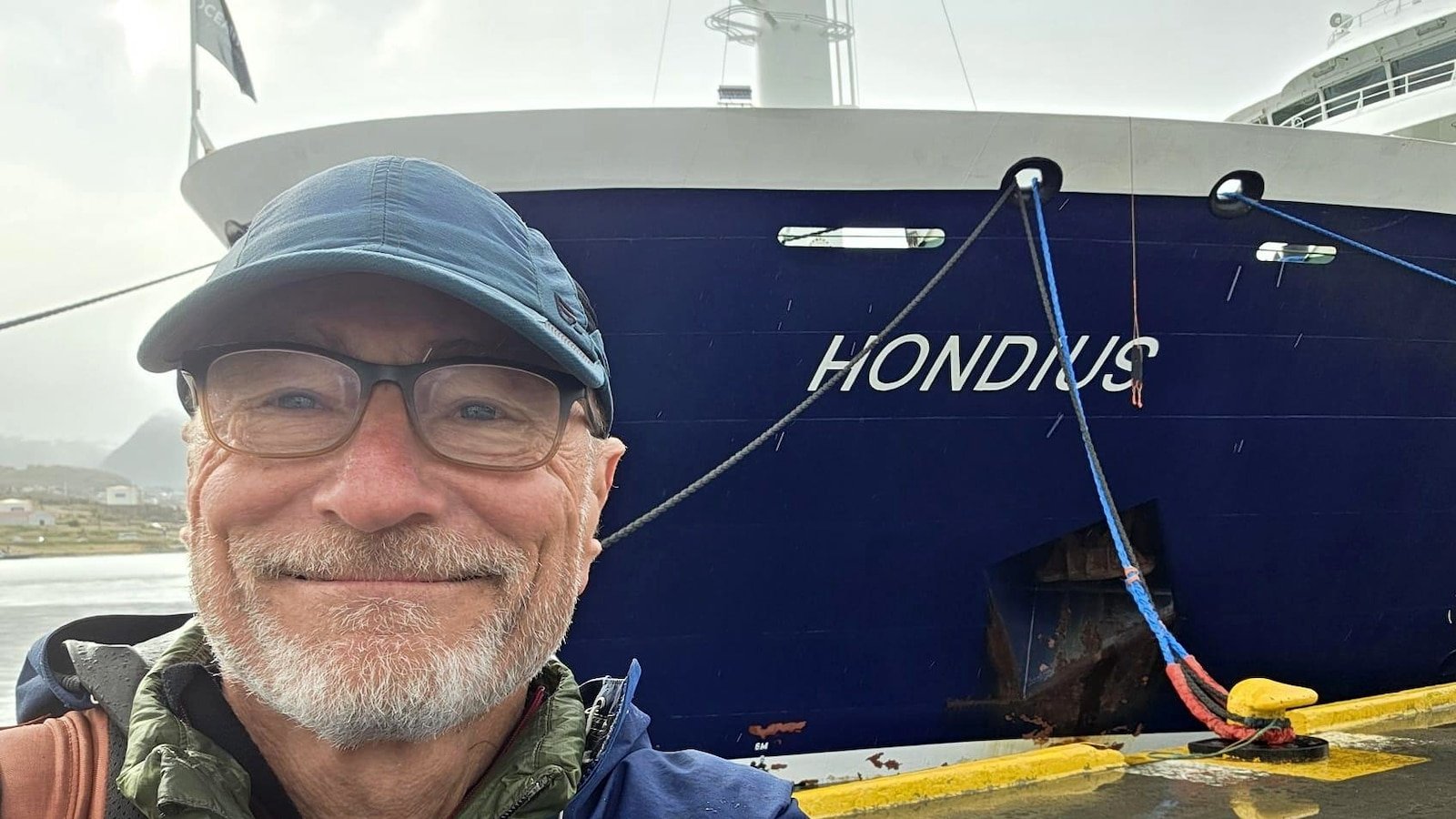 Un oncólogo estadounidense que se convirtió en el médico jefe de facto de un crucero durante el brote de hantavirus habla con ABC News