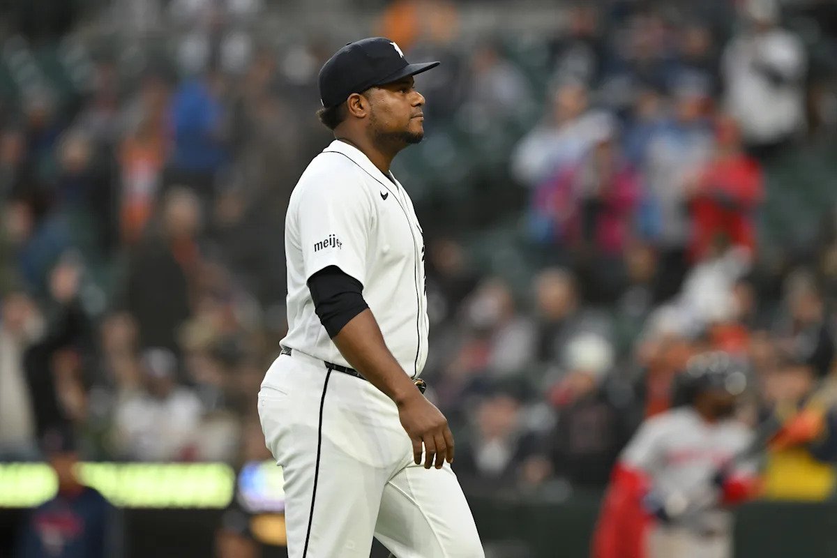 El lanzador de los Tigres, Framber Valdez, fue suspendido por seis juegos, el manager AJ Hinch fue suspendido por un juego luego de ser expulsado, discutiendo sobre despejar la banca en la derrota ante los Medias Rojas.