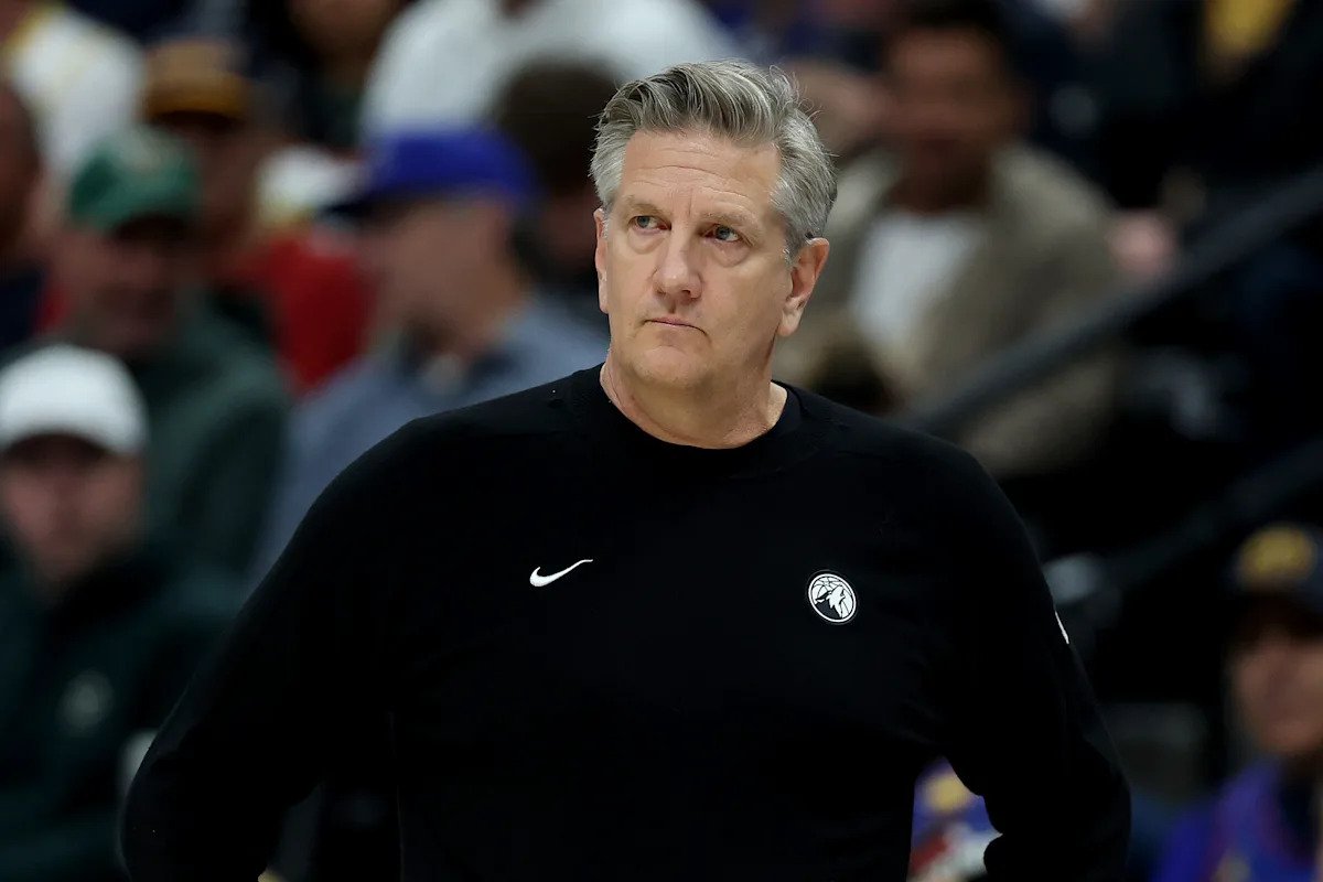 El entrenador de los Timberwolves, Chris Finch, califica al árbitro Tony Brothers de “completamente poco profesional” después de una confrontación por tiempo muerto.