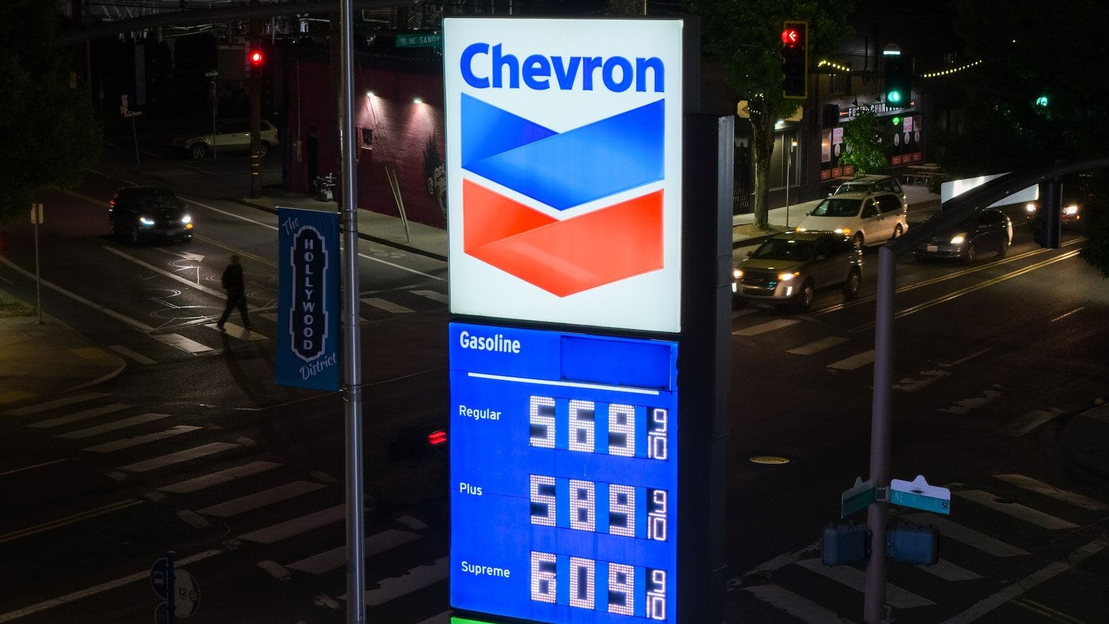 El ministro de Transporte, Sean Duffy, defiende la nueva serie de telerrealidad sobre viajes por carretera en medio del aumento de los precios de la gasolina