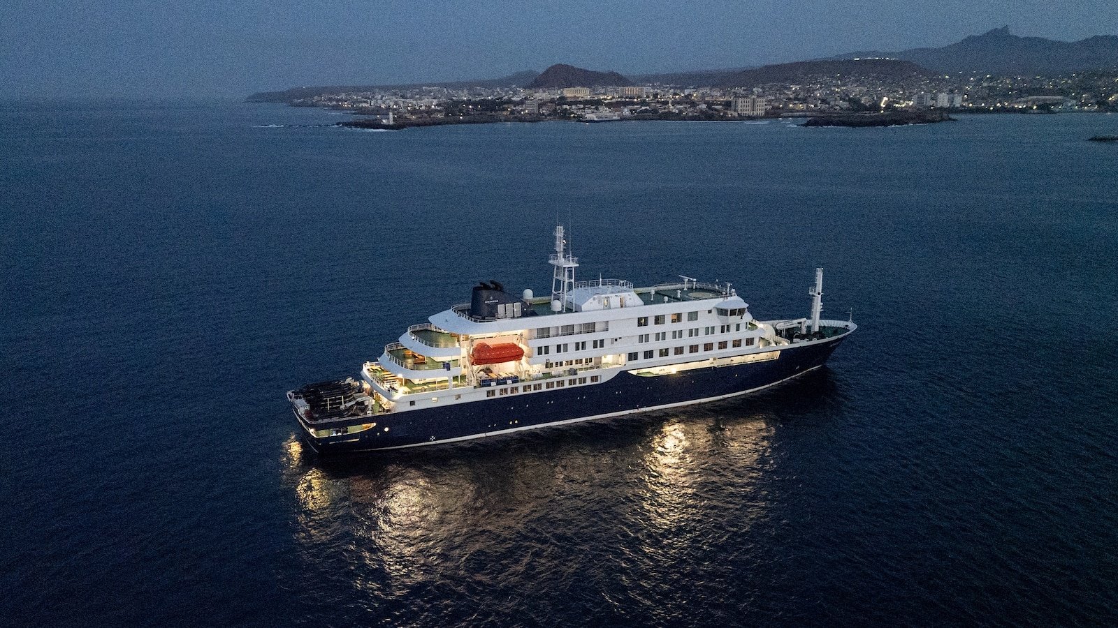 Tres personas evacuadas de un crucero con sospecha de grupo de hantavirus, dice la OMS