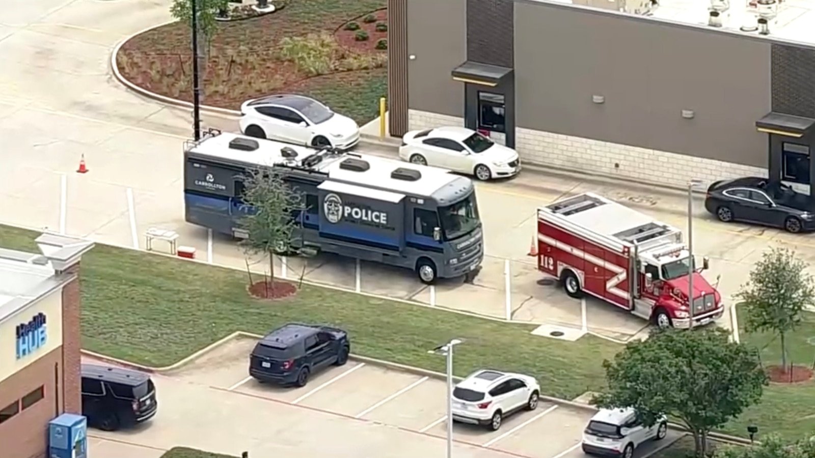 Dos muertos y tres heridos en un tiroteo durante una reunión de negocios en un centro comercial de Texas: policía