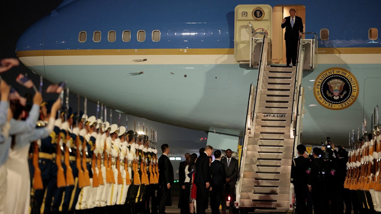 Trump llega a Beijing para una importante cumbre con Xi