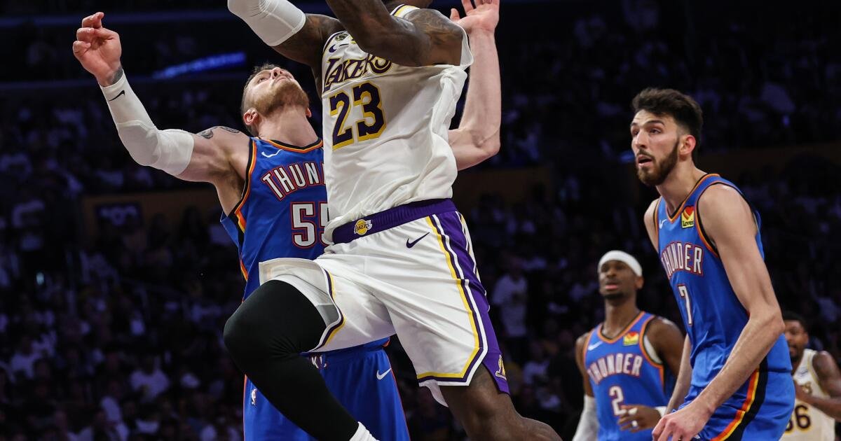 ¿Dónde está LeBron? A medida que la temporada de los Lakers termina, él desaparece nuevamente.