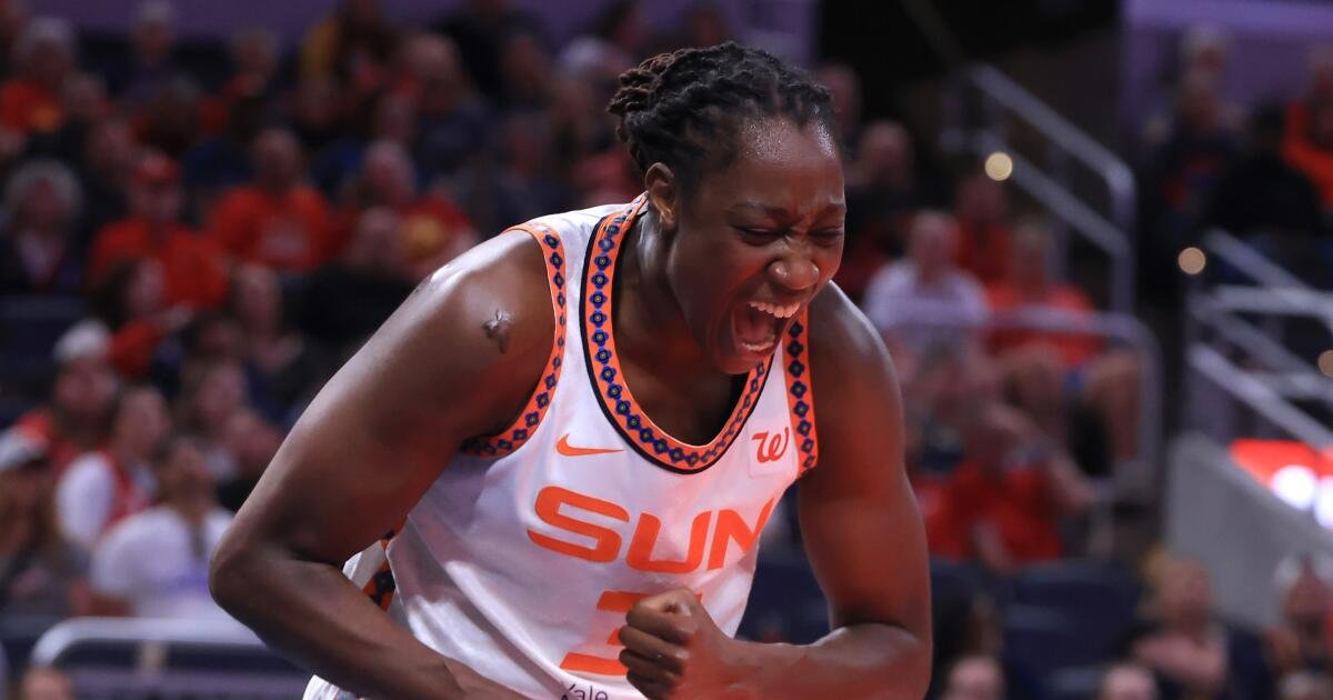 La ex MVP de la WNBA, Tina Charles, se retira después de 14 temporadas