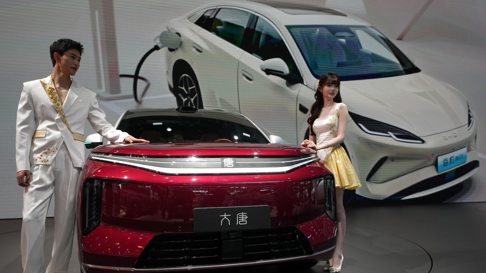 Las exportaciones de automóviles de pasajeros de China aumentaron casi un 85% en abril a medida que cayeron las ventas internas.